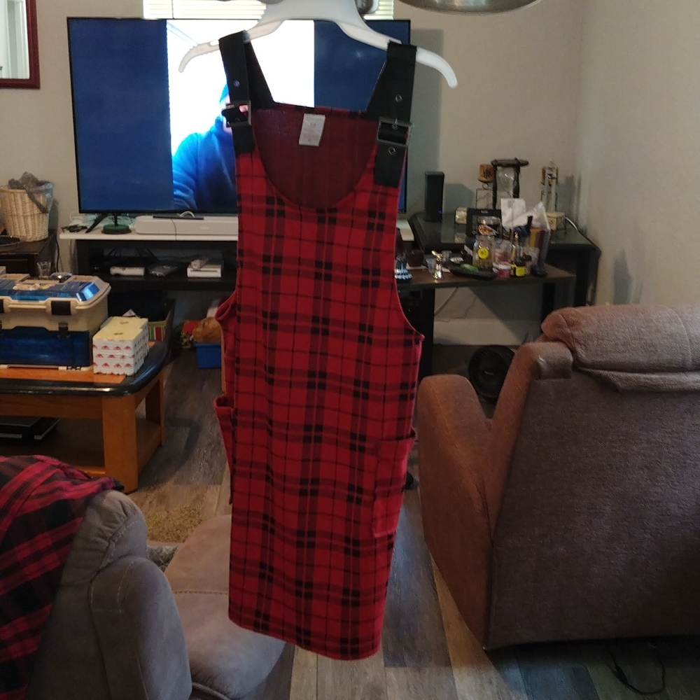 red and black plaid women's jumper size small pocket on each side
